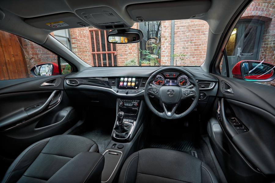 Интерьер Holden Astra RSV 2016 года  (фото 12 из 26)